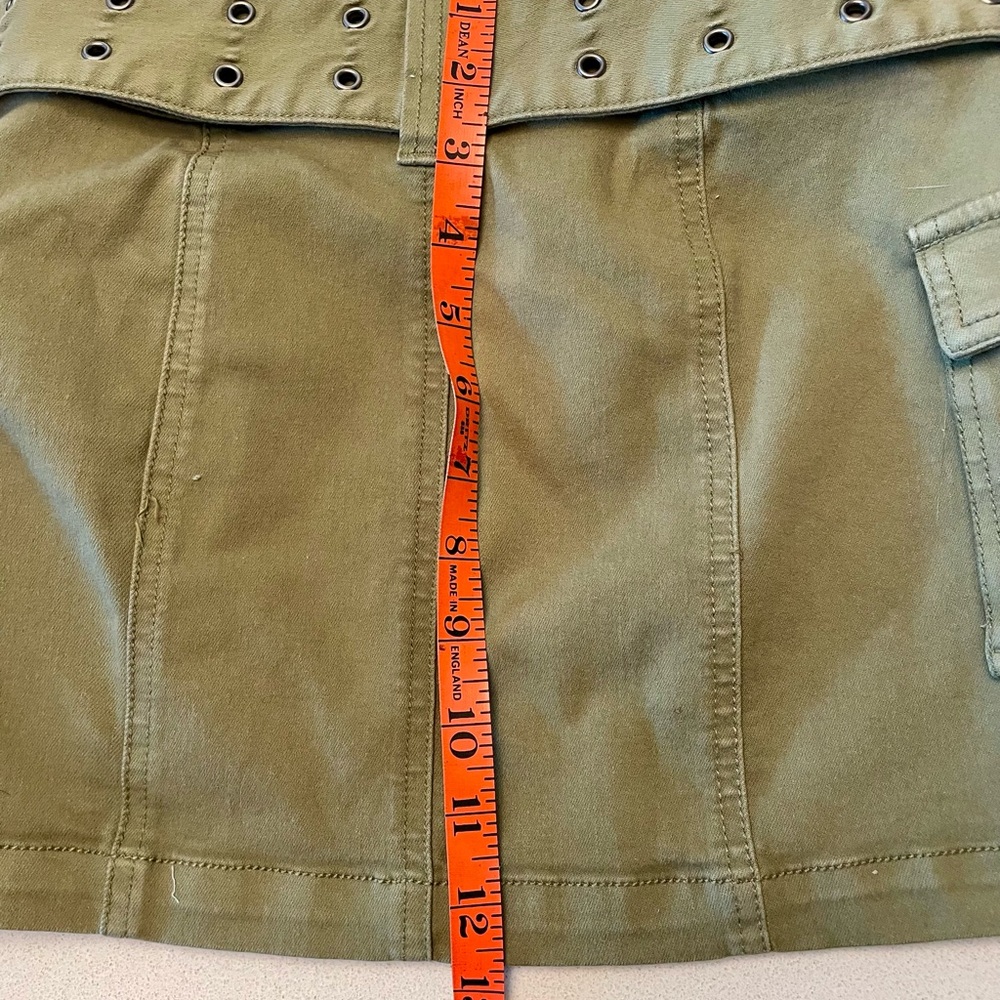 Urban Outfitters Joan belted micro mini skirt in moss - Picture 5 of 5